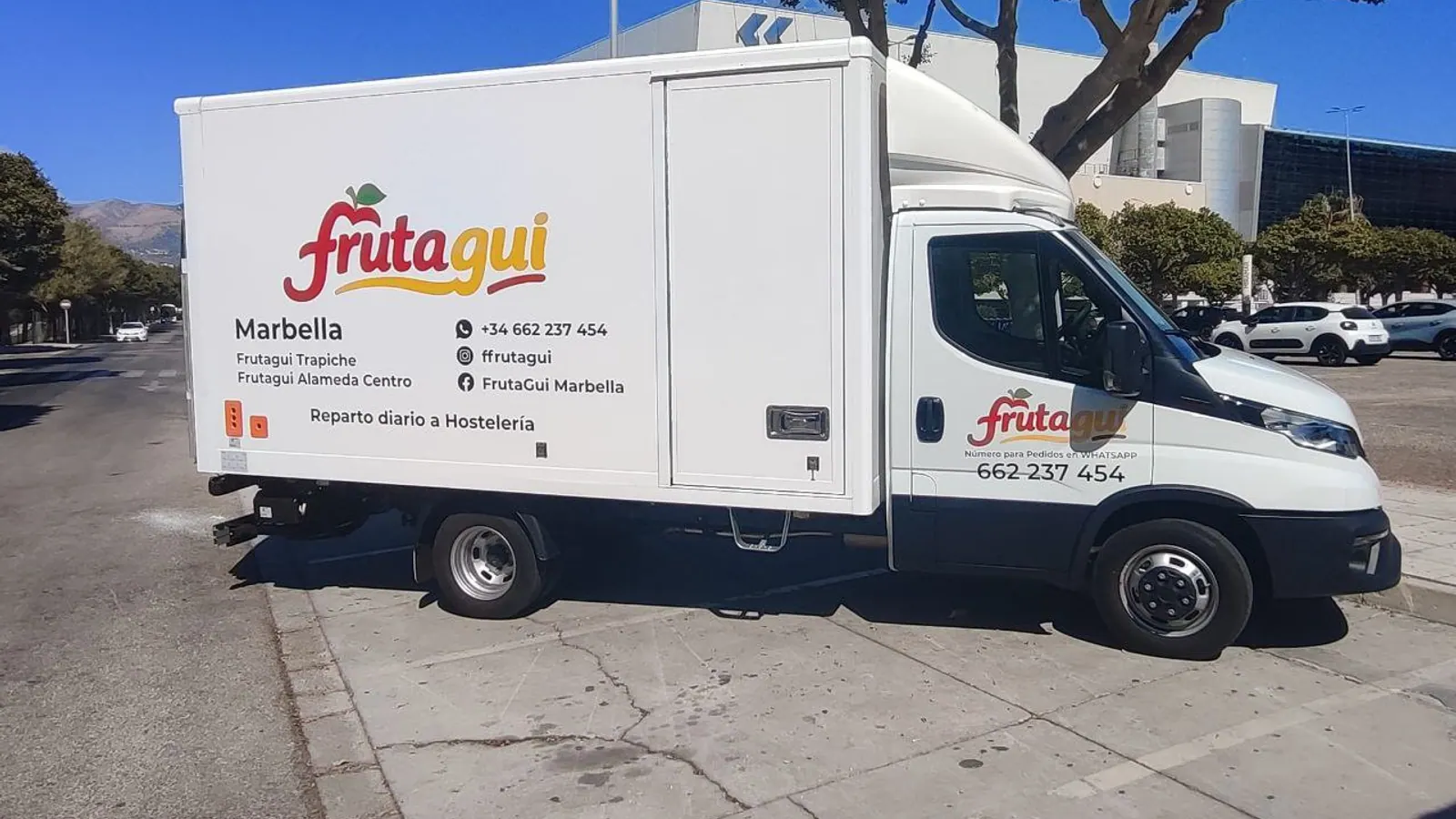 Cajas de fruta y verdura fresca para suministro a hostelería en Marbella